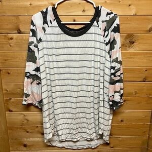 MAURICES 24/7 size 2 long 3/4 blouse.